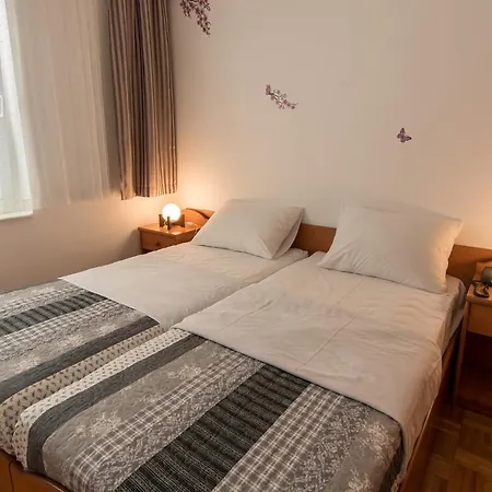 Barba Стариград-Пакленица