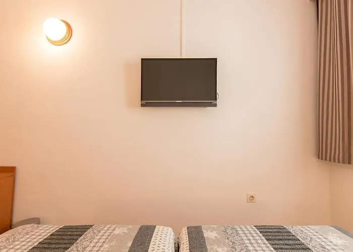 Barba 2* Starigrad Paklenica