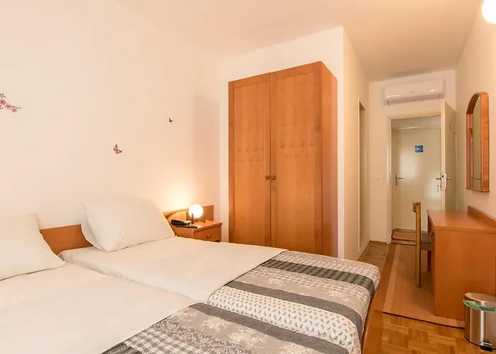 Barba 2* Starigrad Paklenica