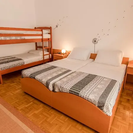 Barba Отель Стариград-Пакленица